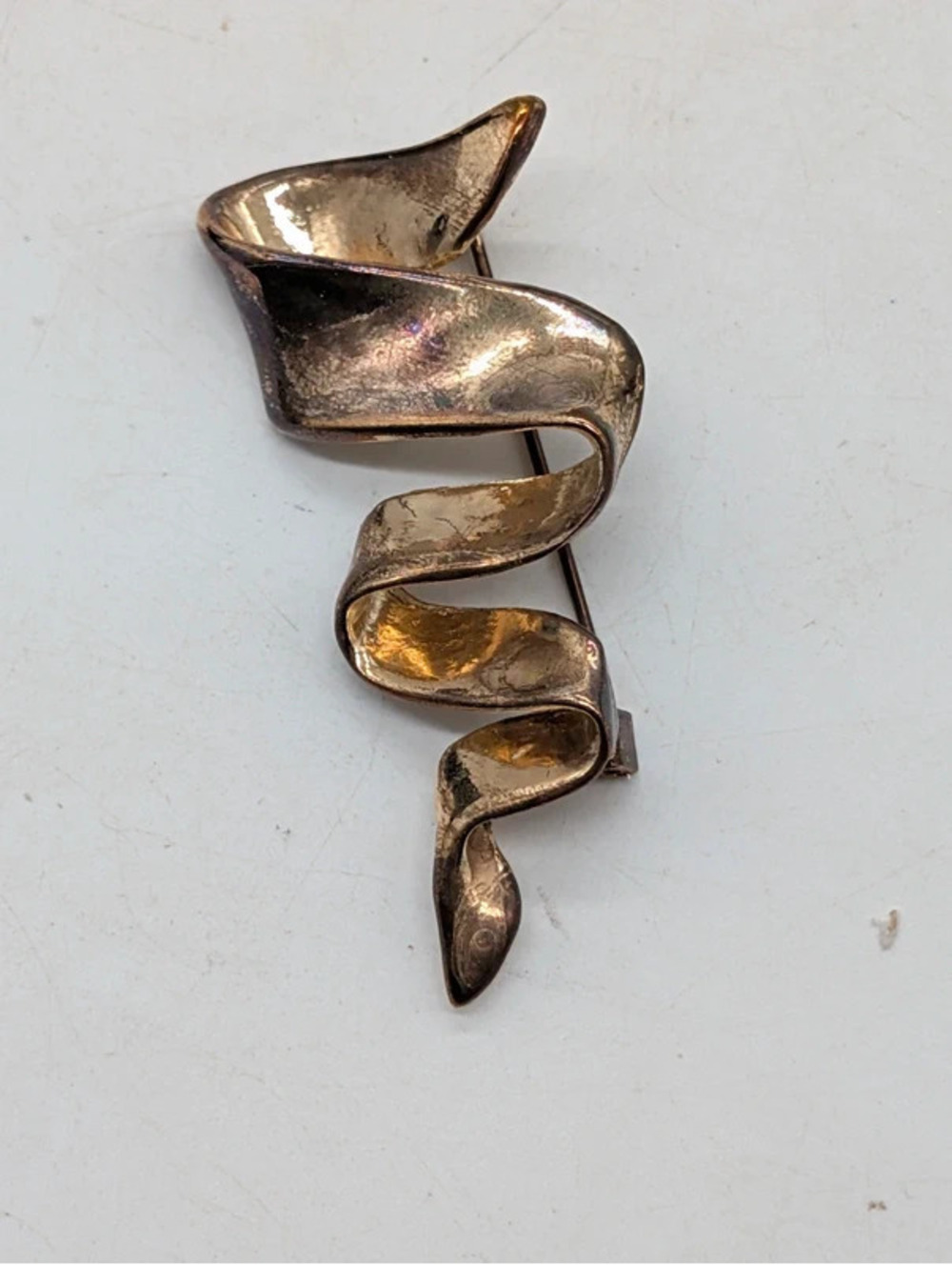 Vintage Modernist Ribbon Swirl Brooch Pin Gold Tone